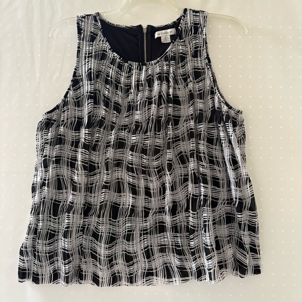 Liz Claiborne Black and White Patterned sleeveless Blouse. Size XL.    INV25/168